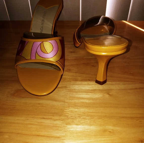 Sandal - Picture 3 of 3